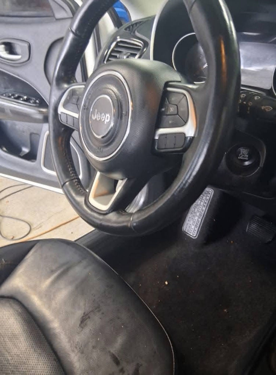 Jeep Compass — Driver's Area — Before